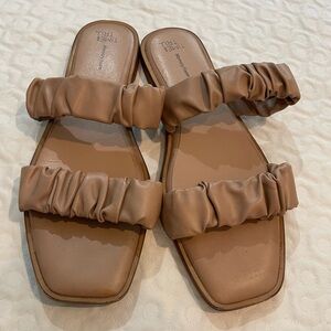 Time & Tru Nude Ruffle Band Two Strap Flat Slides Sandals Women’s Size 10
